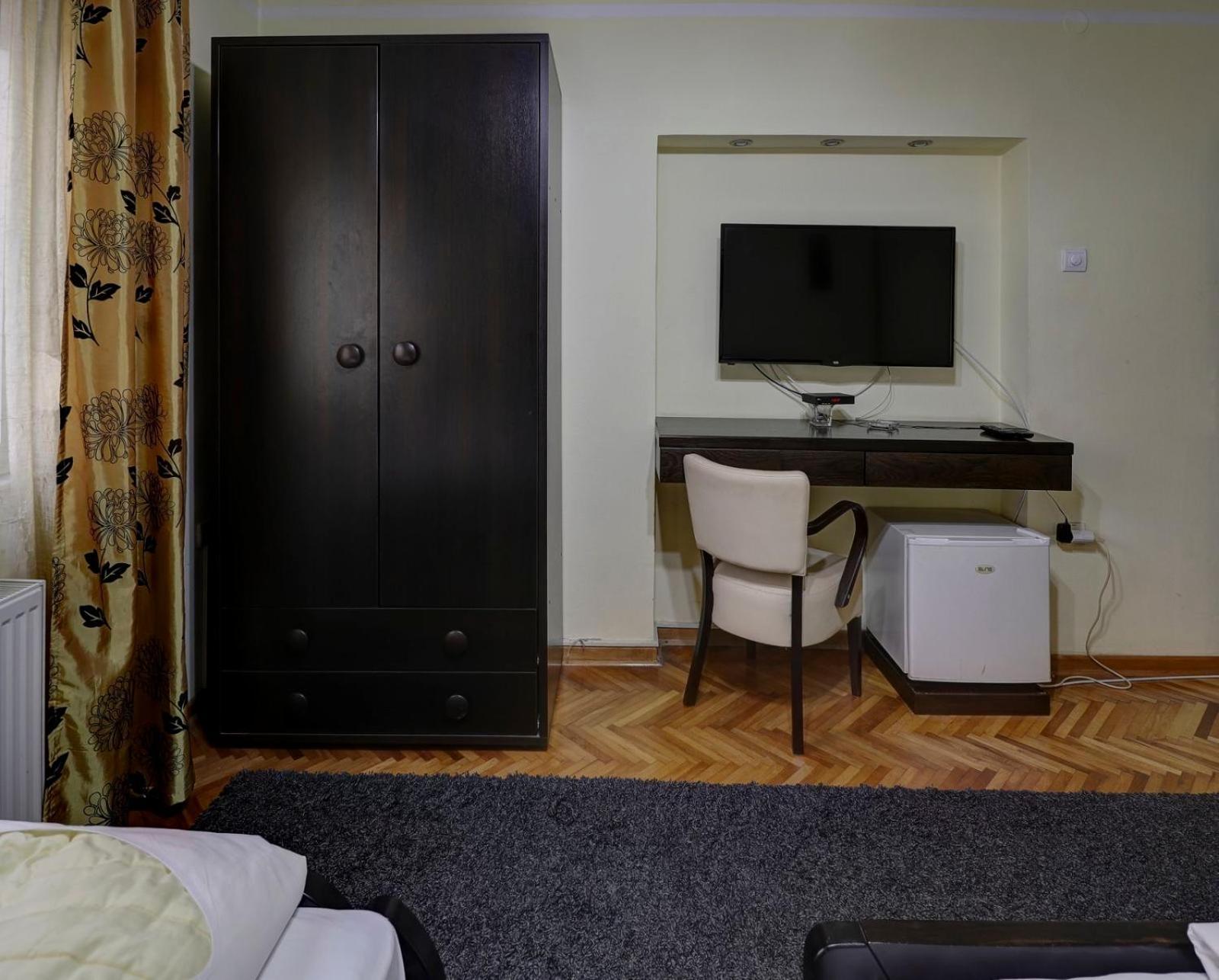 Hotel Perla Ldm Leskovac Лесковац Екстер'єр фото