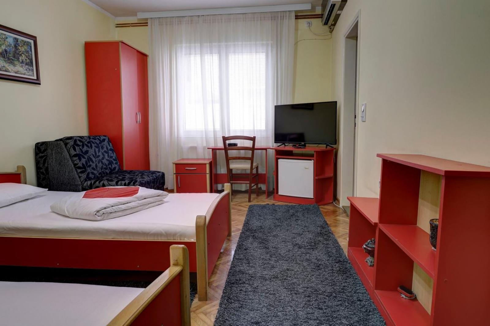 Hotel Perla Ldm Leskovac Лесковац Екстер'єр фото