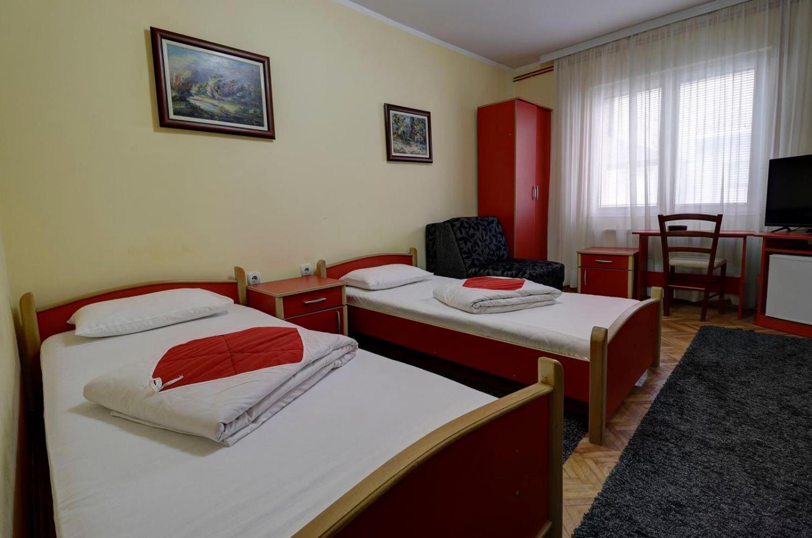 Hotel Perla Ldm Leskovac Лесковац Екстер'єр фото