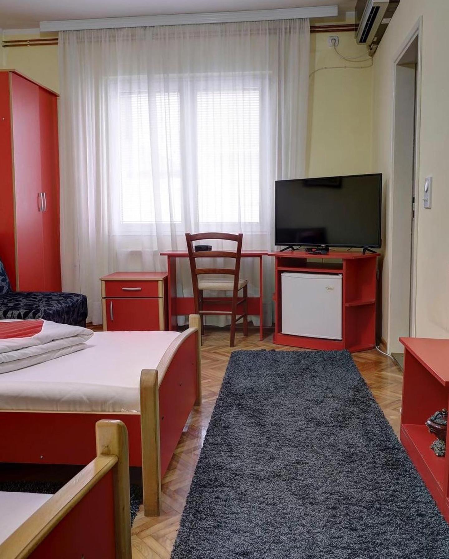 Hotel Perla Ldm Leskovac Лесковац Екстер'єр фото