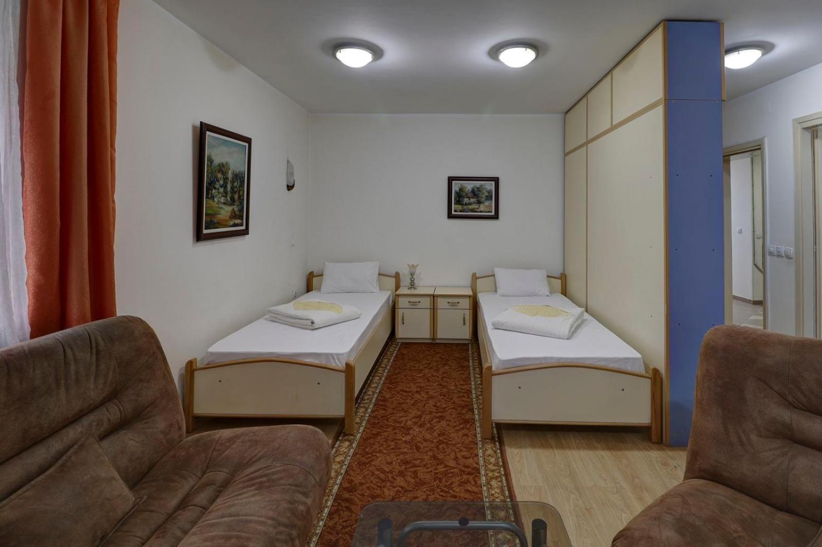 Hotel Perla Ldm Leskovac Лесковац Екстер'єр фото